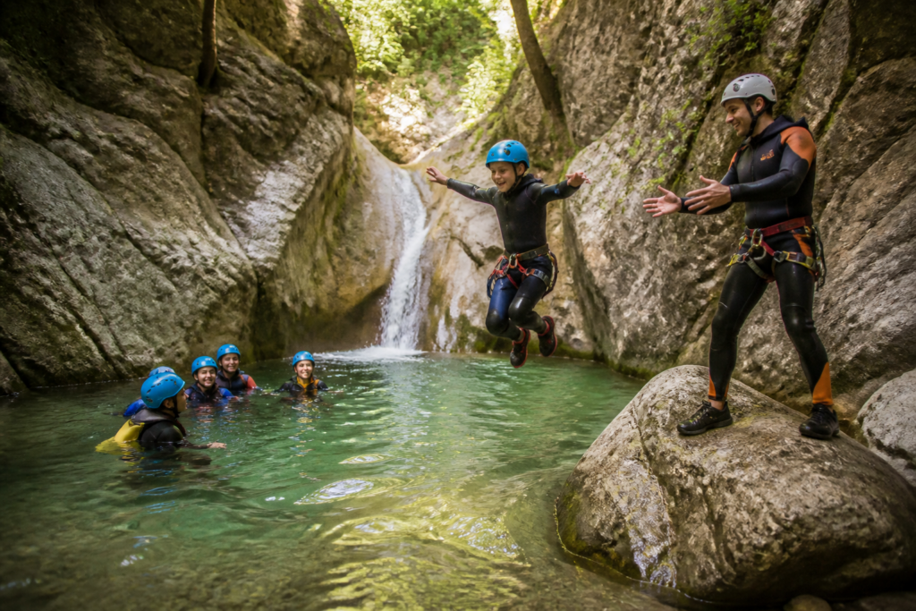 barranquismo con ninos en cadiz y malaga aventuras en familia con horizon aventura featured